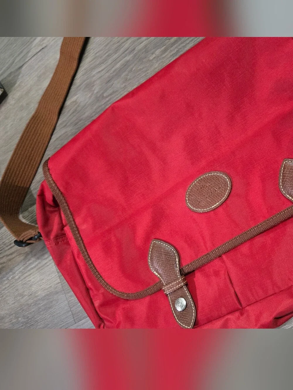 Longchamp compact messenger